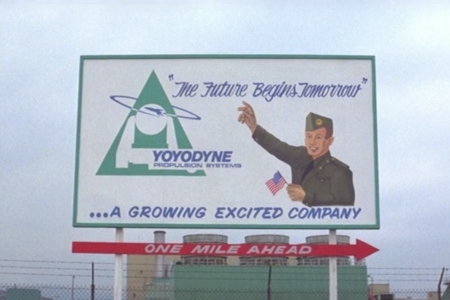 <p><strong>Figure 10.7</strong> The triangular green and blue logo for Yoyodyne Propulsion Systems, as seen on billboard signage in <em>The Adventures of Buckaroo Banzai Across the 8th Dimension</em>.</p>