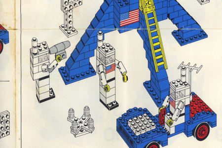 <p><strong>Figure 1.1</strong> In the 1976 “Moon Landing” set, we see the US flag used in a manner similar to what we’ll later see with the Space logo.</p>