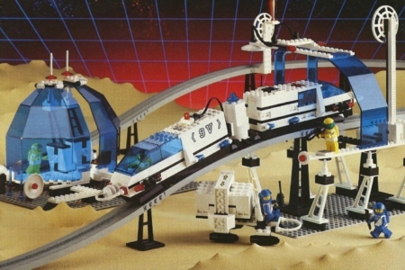 <p><strong>Figure 1.5</strong> The Futuron were the last to use the Space logo on bricks, but not in all sets. It was their specific color scheme, of white and black bricks, and blue glass, that really identified their specific vehicles and bases as Futuron.</p>