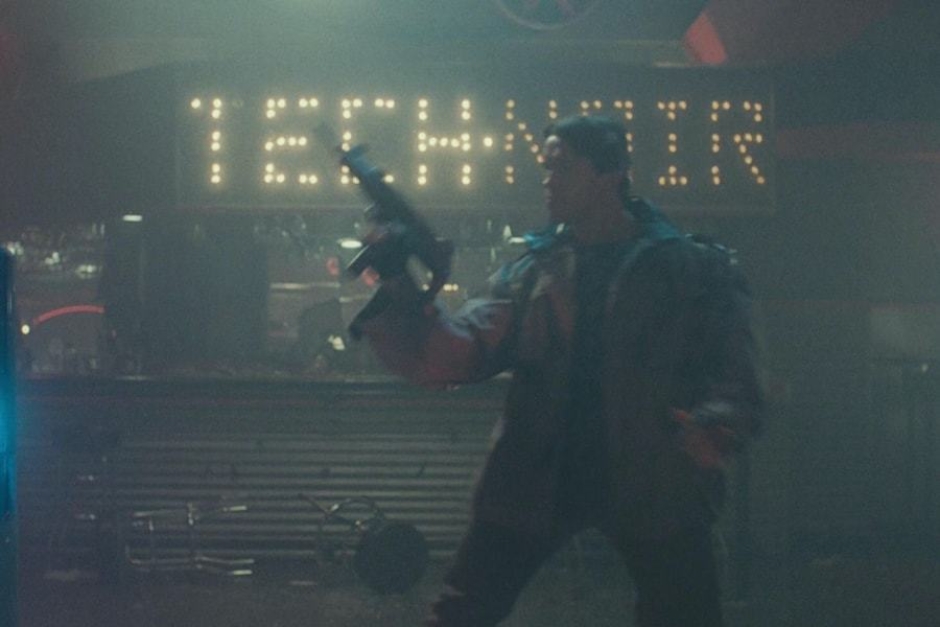 <p><strong>Figure 1.2</strong> A good view of the Tech Noir light bulb signage can be seen above the bar, as the Terminator shoots at a fleeing Sarah Connor.</p>