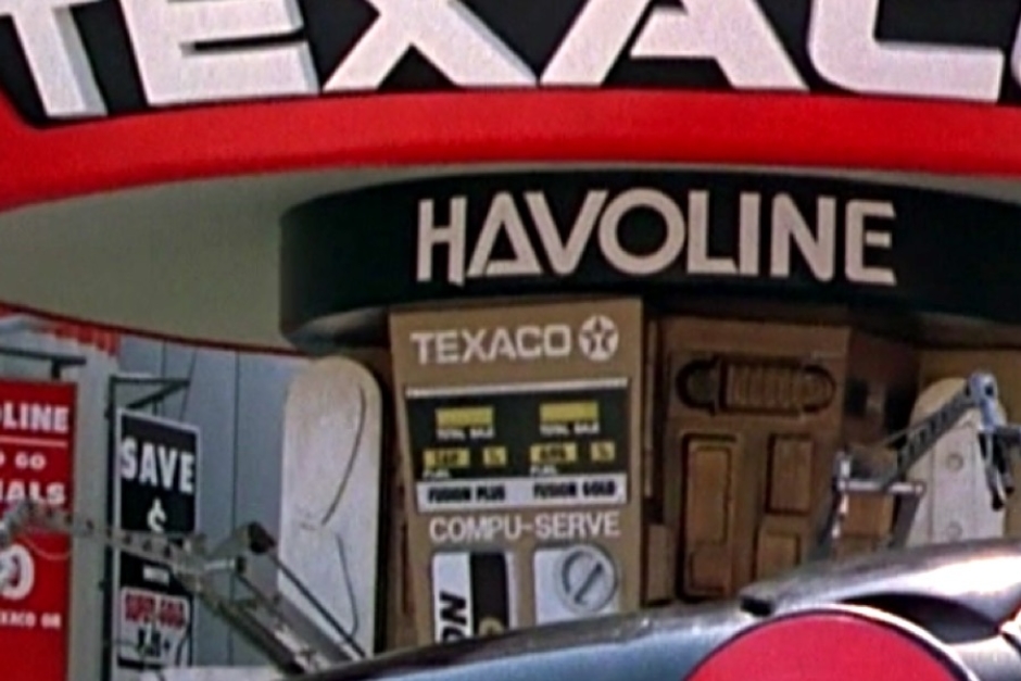 <p><strong>Figure 1.3</strong> A closer look at the Havoline oil logotype and the horizontal logo lockup for Texaco, that appear above the fuel pump meters.</p>