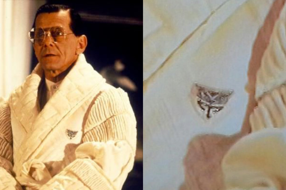 <p><strong>Figure 4.2</strong> Zooming in on the mark, as it appeared in a promotional photo of Tyrell wearing the robe.</p>