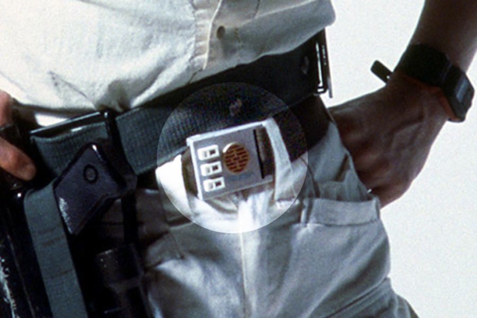<p><strong>Figure 7.6</strong> Kane wears a Company issued belt, with buckle featuring the Executive Officer badge (highlighted).</p>