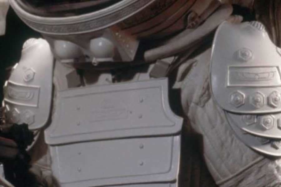 <p><strong>Figure 4.11</strong> Ripley’s pressure suit from the shuttle shows the wings seamlessly cast in the white armor. Source: <em>AVP-WIKIA</em></p>